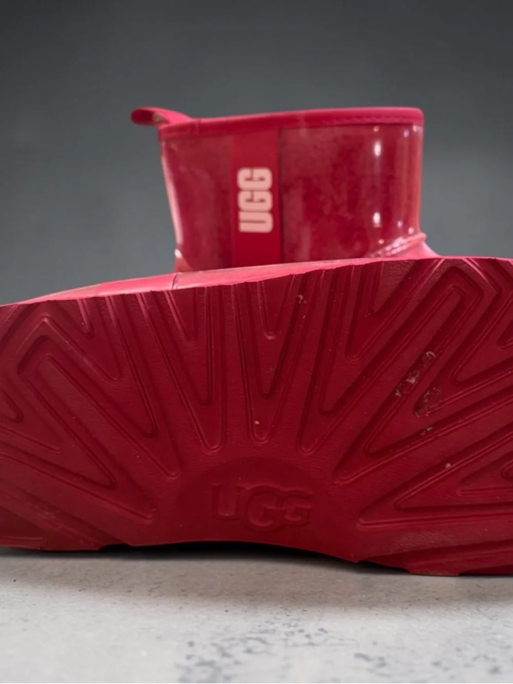 UGG Kids size 5 women’s size 6 Red Shearling lined cozy winter boots waterproof